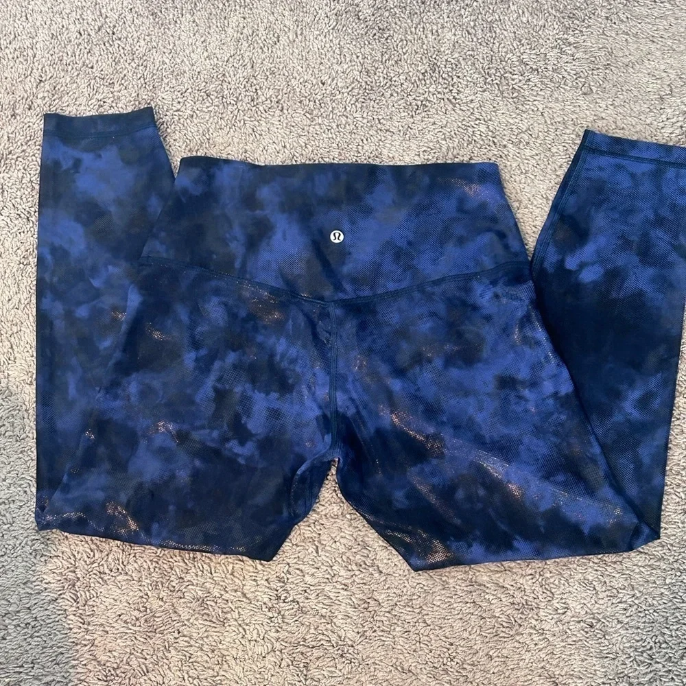 Lululemon Size 10 Leggings Shiny Blue and Black